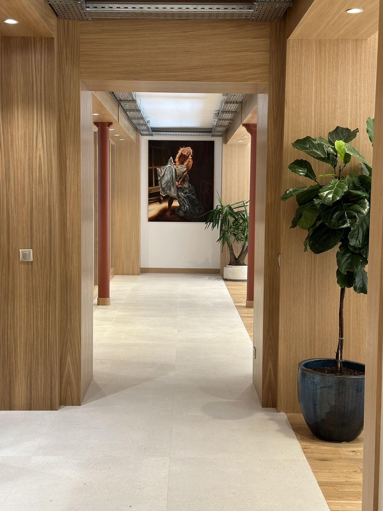 Au-delà du "Waouw" : Pourquoi le bureau Premium est souvent une illusion (et ce que nous faisons différemment)