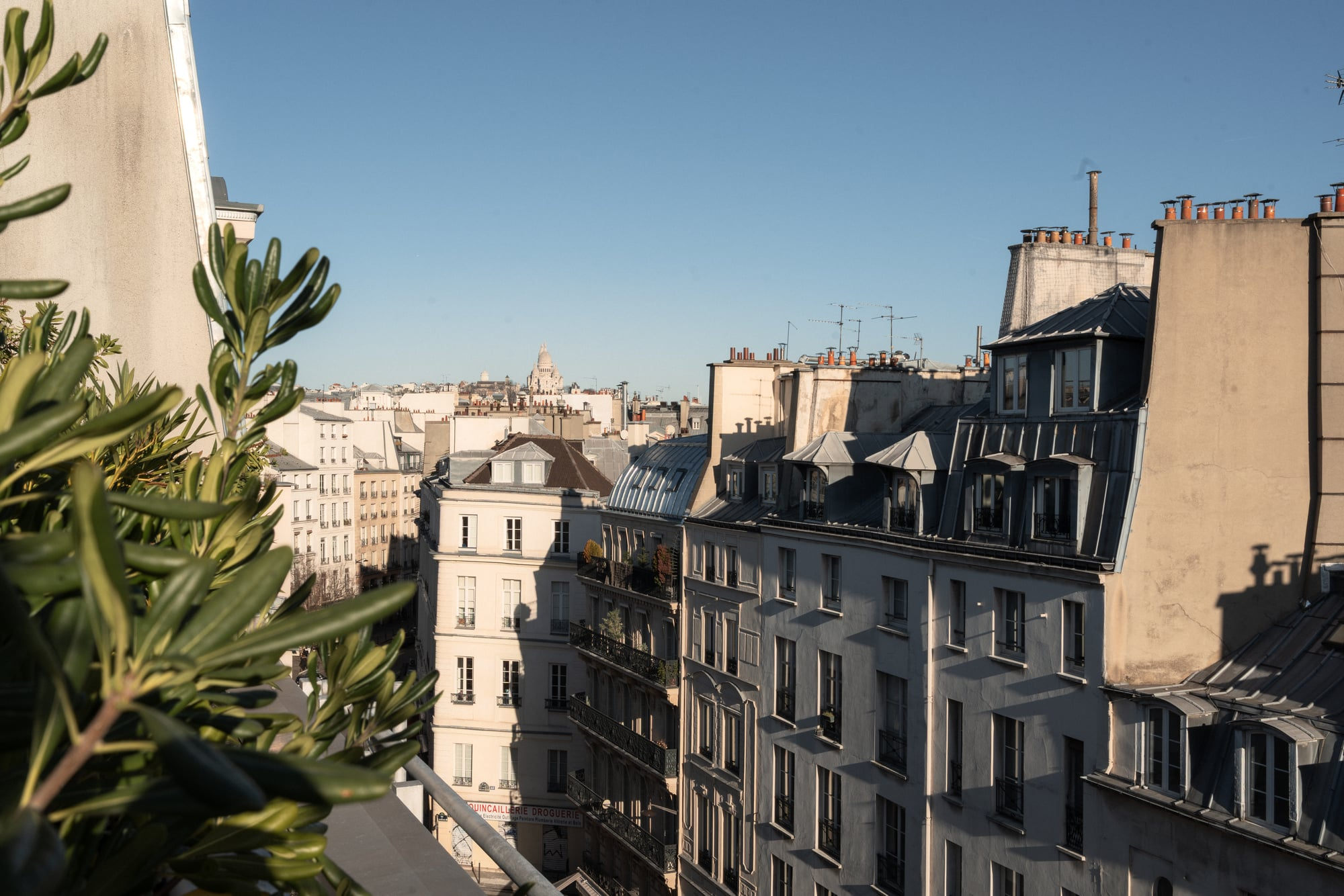 Défense de l'immeuble mixte : pourquoi mélanger les usages est la condition d'un quartier vivant