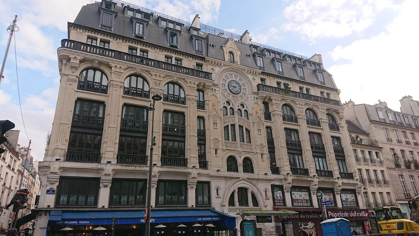 Un bijou néo-gothique transformé en bureau KLAM